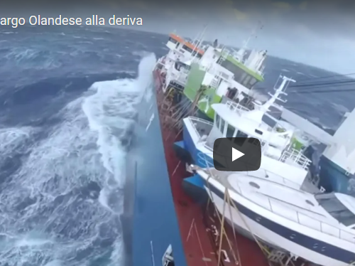 Cargo Olandese alla deriva. L’equipaggio salvato con gli elicotteri. (video)
