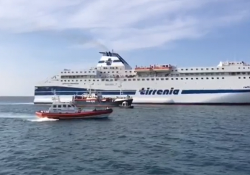 Palermo, la nave per Napoli ferma in porto per oltre 6 ore: è partita alle 2,30