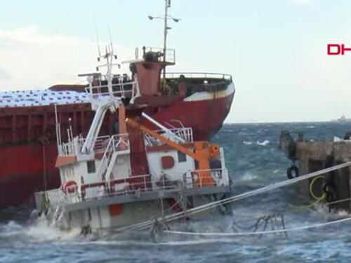 Si aggrava il bilancio della tempesta in Turchia. Tre navi fortemente danneggiate (video)