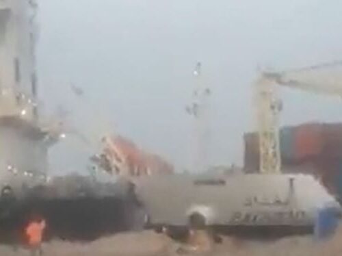 Collisione durante manovra tra due navi in Iraq (video)