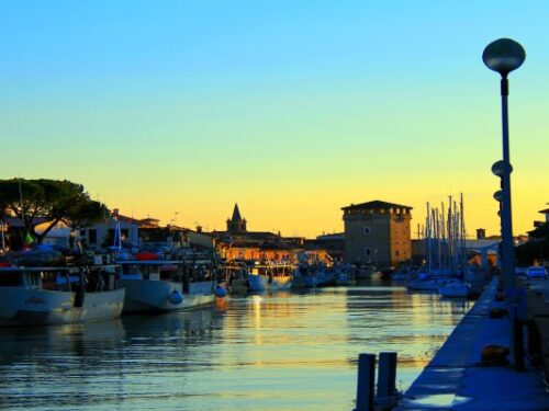 Un team di ricercatori dell’Università di Bologna ha studiato e collaudato nel piccolo porto di Cervia in Romagna, un innovativo sistema ad eiettori per la pulizia e il rimodellamento dei fondali marini.