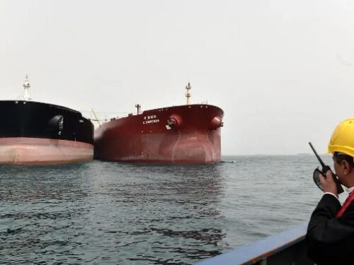 Nave cargo affonda nel Golfo Persico