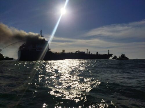Una nave cisterna italiana (Greta K) colpita da incendio al largo del Portogallo (VIDEO)