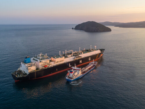 Axpo ha siglato un accordo decennale per il noleggio di una nave per il rifornimento di GNL.
