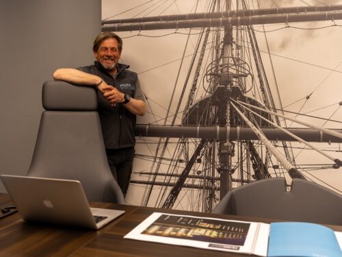 Il cuore marinaresco dell’Amerigo Vespucci ritrova Corrado Gala a Napoli dopo 45 anni