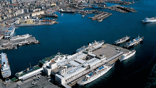 Fumo navi nel porto di Napoli, inquinamento atmosferico grave
