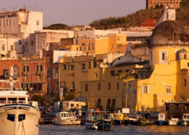 Procida, svolta per i marittimi: visite biennali e libretto direttamente sull’isola